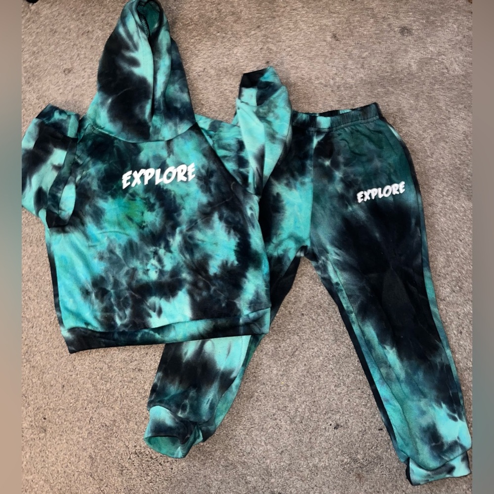 Tie Dye sweatsuit BOYS SIZE :4T